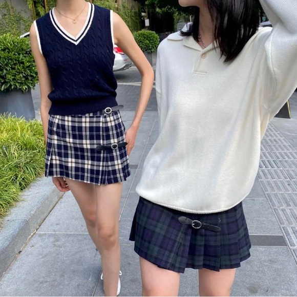 Brandy Melville Kassidy Cotton Sweater - Picture 2 of 4